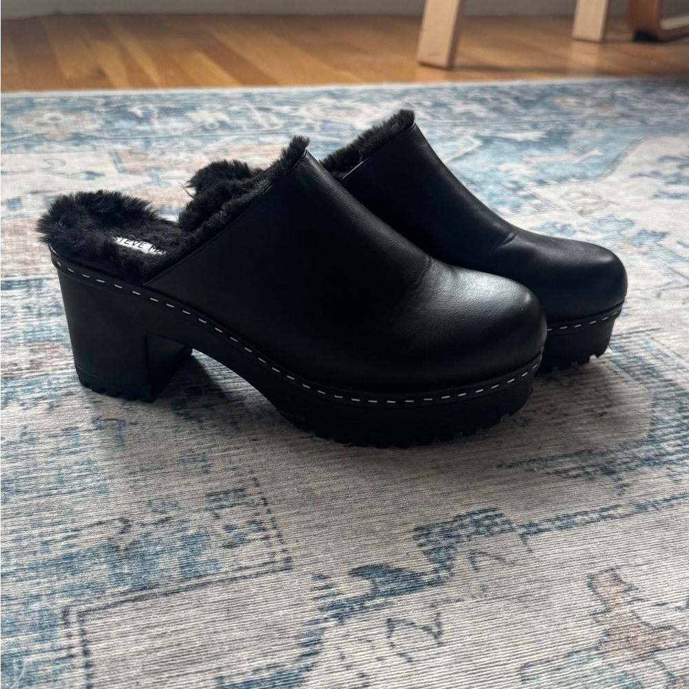 Steve Madden Women's Black Fur-Lined Clogs